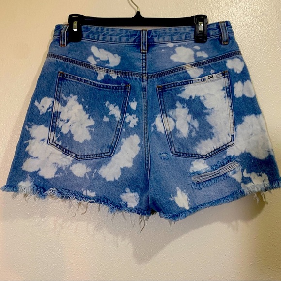 Denim high waisted dyed distressed shorts - Picture 2 of 5